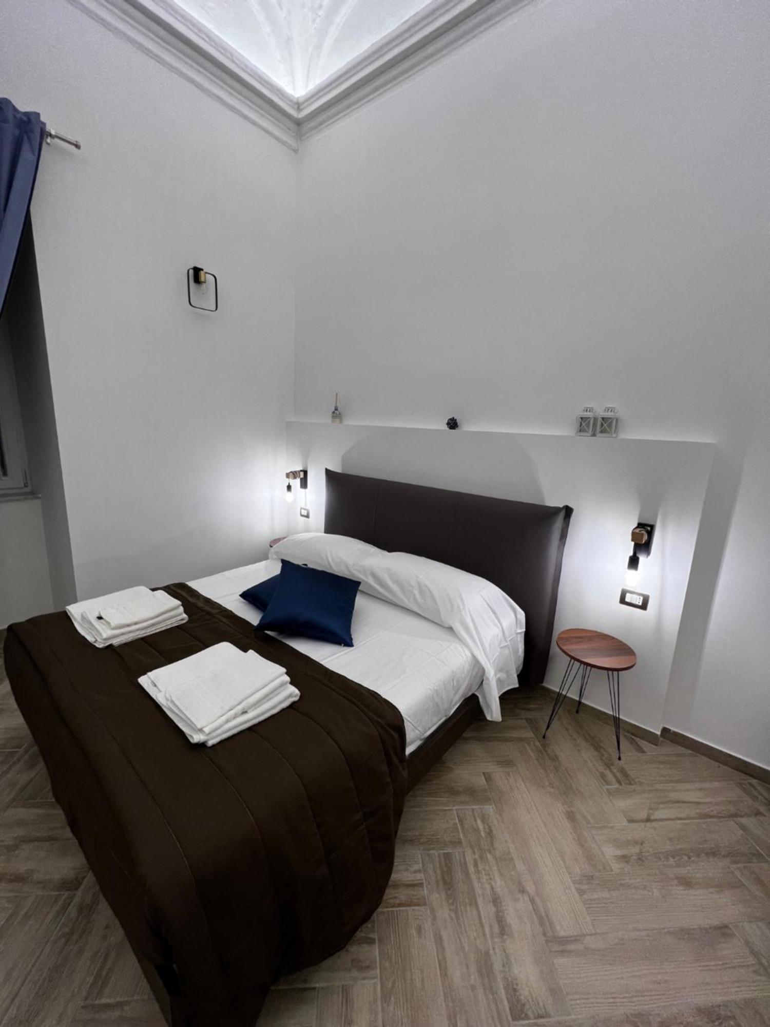 Dimora Dei Decumani Bed & Breakfast เนเปิลส์ ภายนอก รูปภาพ
