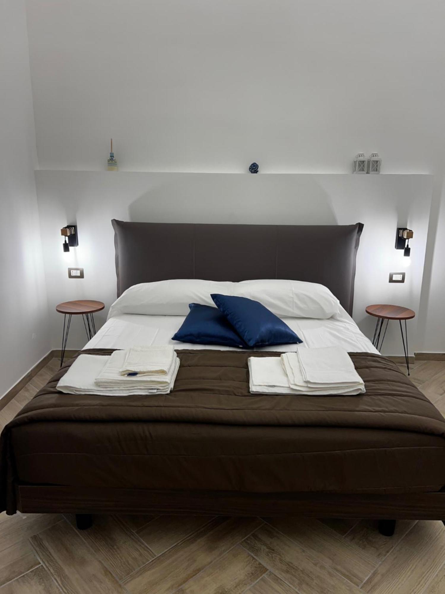 Dimora Dei Decumani Bed & Breakfast เนเปิลส์ ภายนอก รูปภาพ